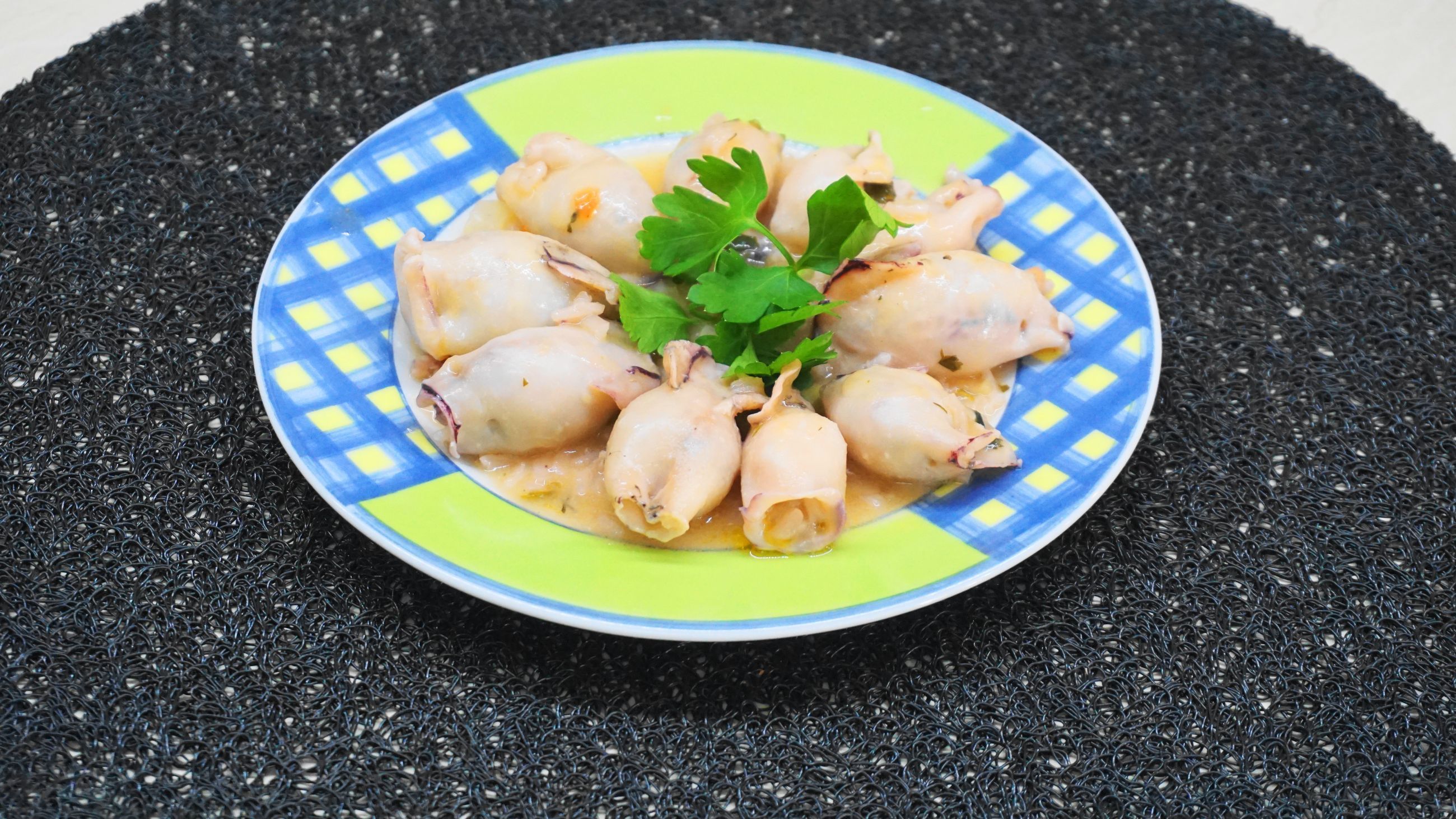 Καλαμαράκια γεμιστά πεντανόστιμα και νηστίσιμα