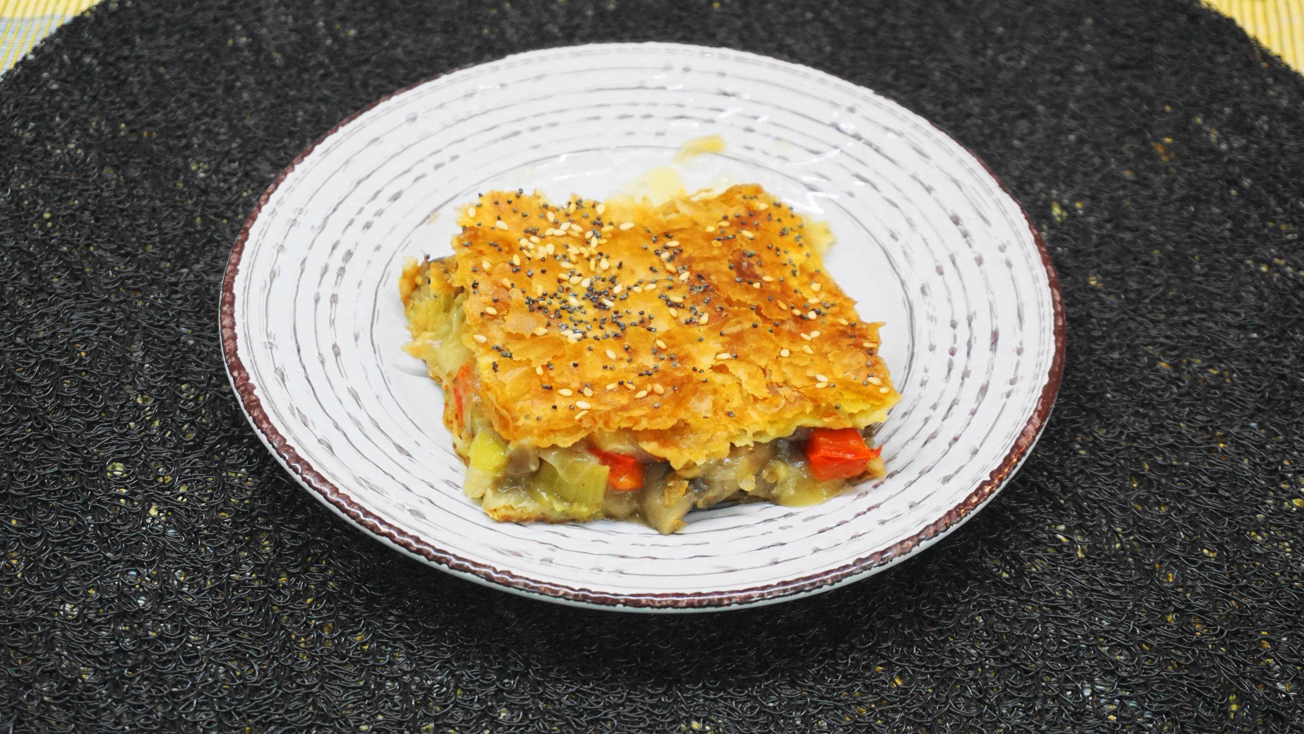 Μανιταρόπιτα με μπεσαμέλ νηστίσιμη και βίγκαν