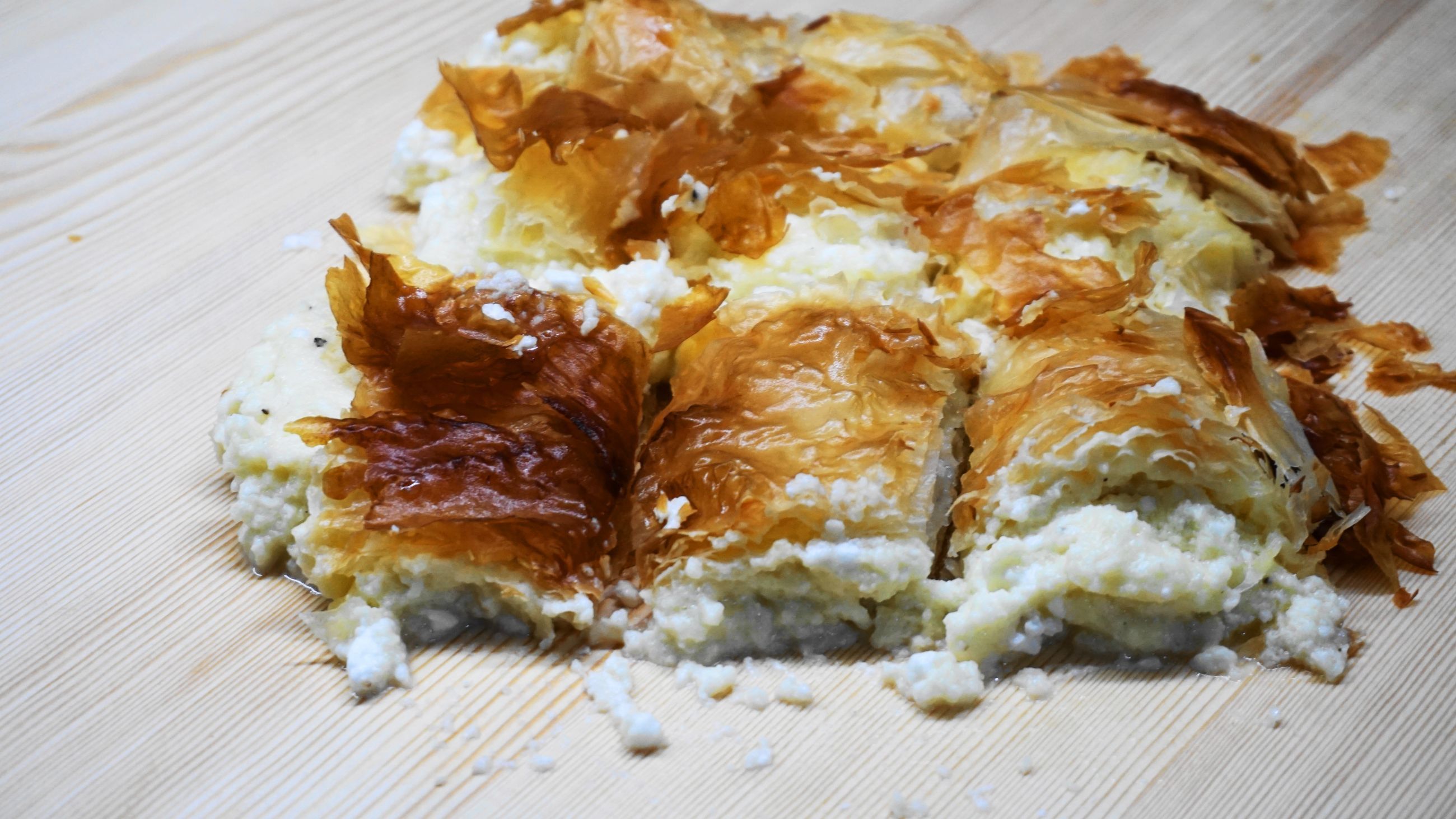 Μπουγάτσα με τυρί