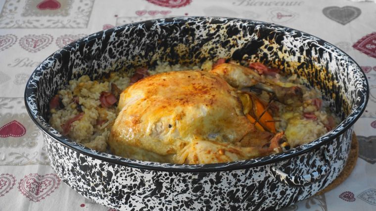 Κοτόπουλο στη γάστρα με ρύζι