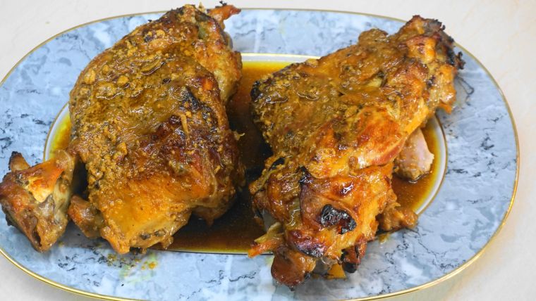 Κότσι χοιρινό με μπύρα στη γάστρα