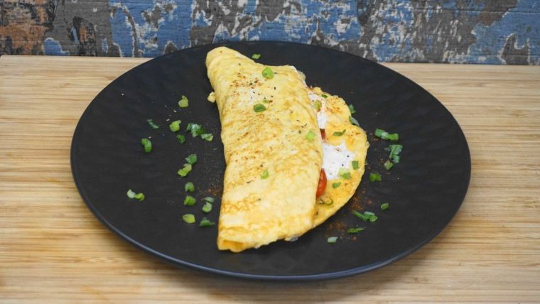 Ομελέτα χωρίς αλάτι, με λαχανικά και τυρί κρέμα