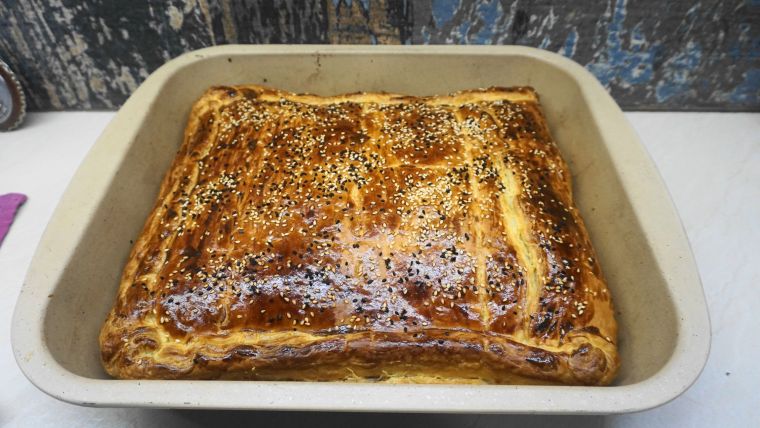 Κοτόπιτα σφολιάτα με πιπεριές και μανιτάρια