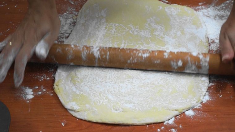 Τραγανό χωριάτικο φύλλο με στρώσεις